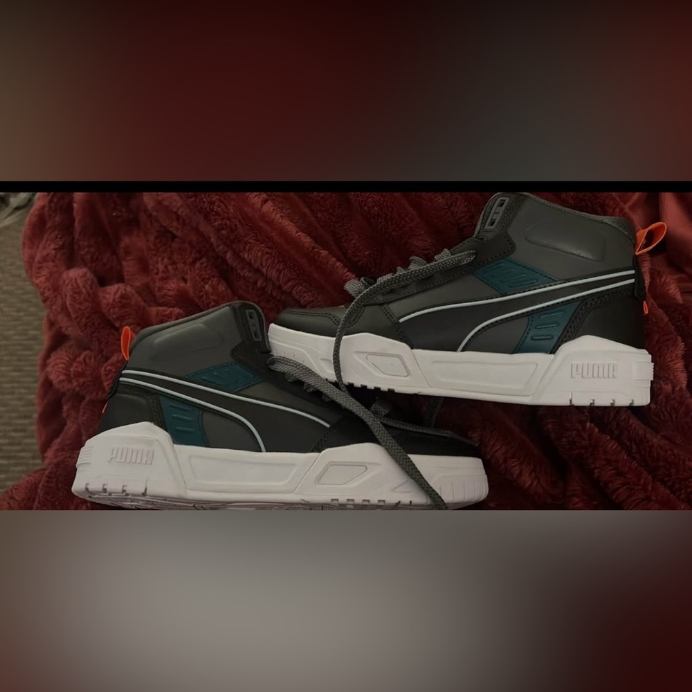Puma Sneakers - Size 5 Youth - Picture 4 of 4